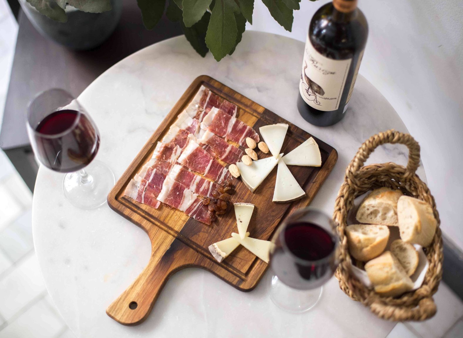 Tabla de ibéricos y quesos.