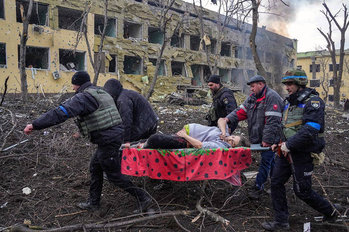 Press Photo of the Year, por Online Evgeniy-Maloletka
