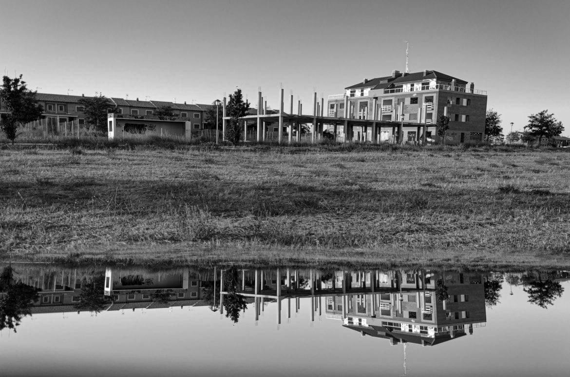 El cuarto premio fue para “Patas abajo”, de Celia Monge Esteban. Concurso urbanizaciones fantasma