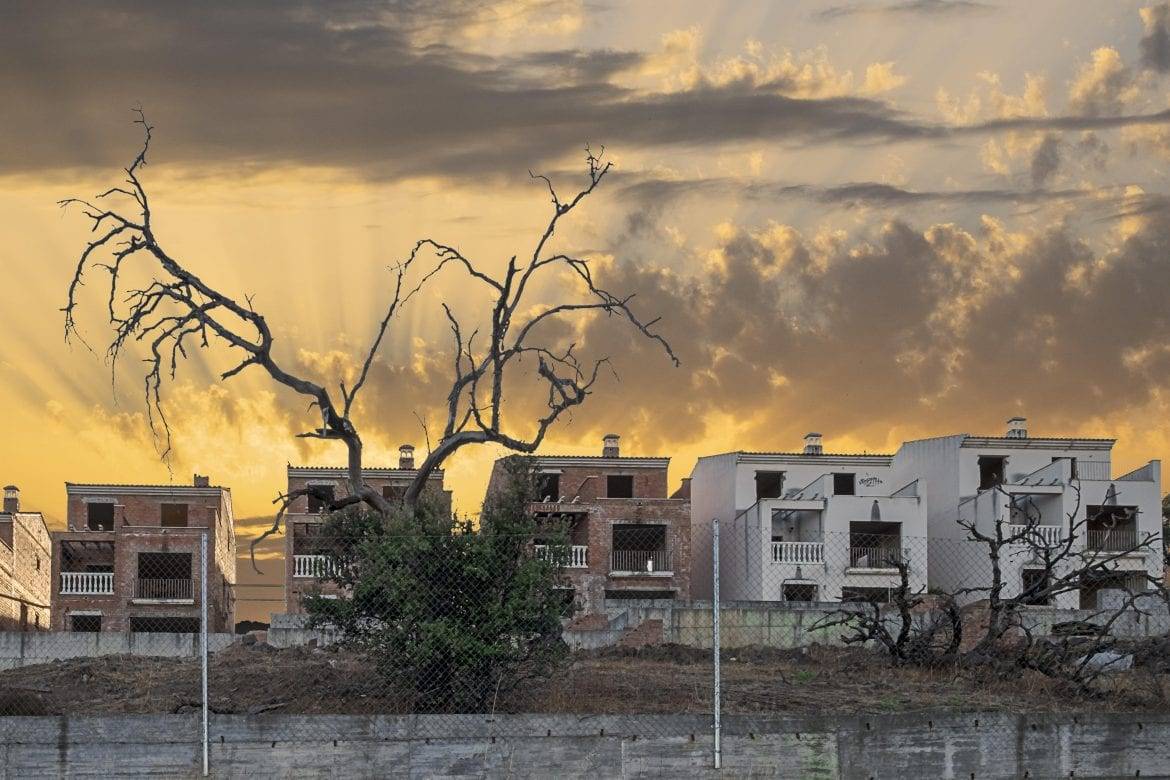 5º Premio: “Cuando parece todo perdido…todavía hay luz” de José Barranco Peña. Urbanizaciones fantasma
