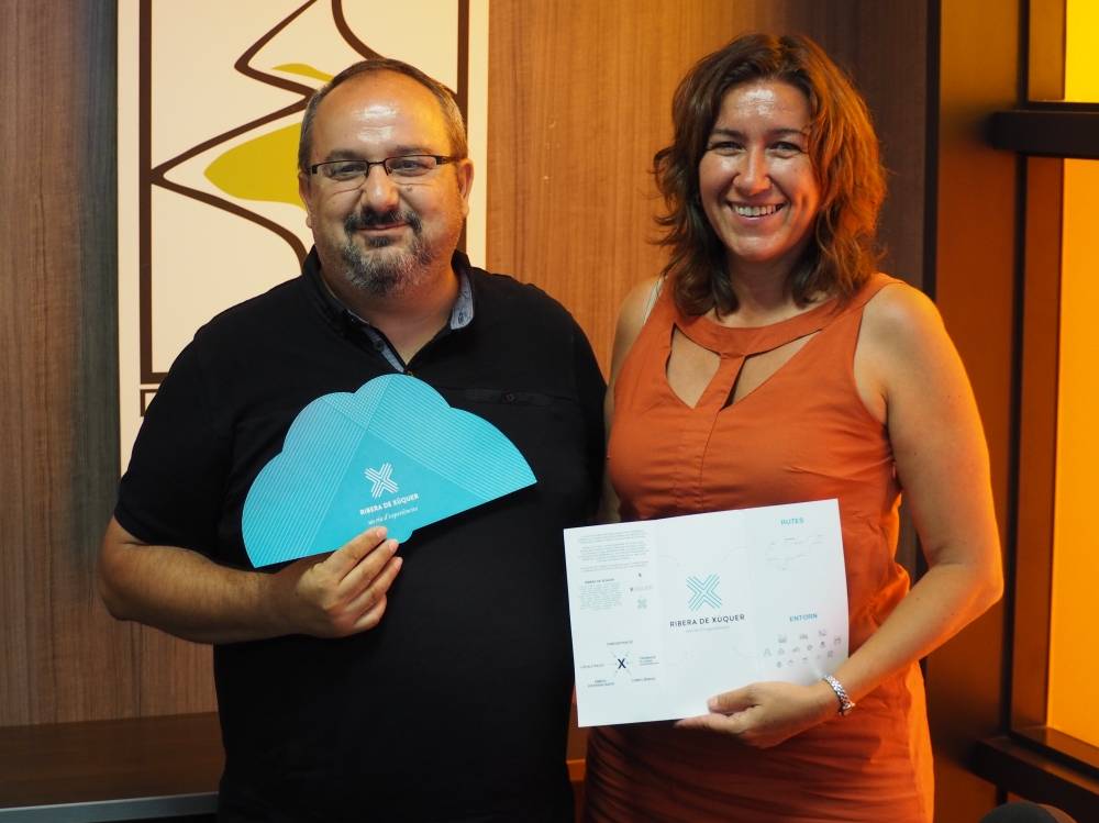El presidente de la Mancomunidad de la Ribera Alta, Txema Peláez, y la presidenta de la Mancomunidad de la Ribera Baja, Oro Azorín